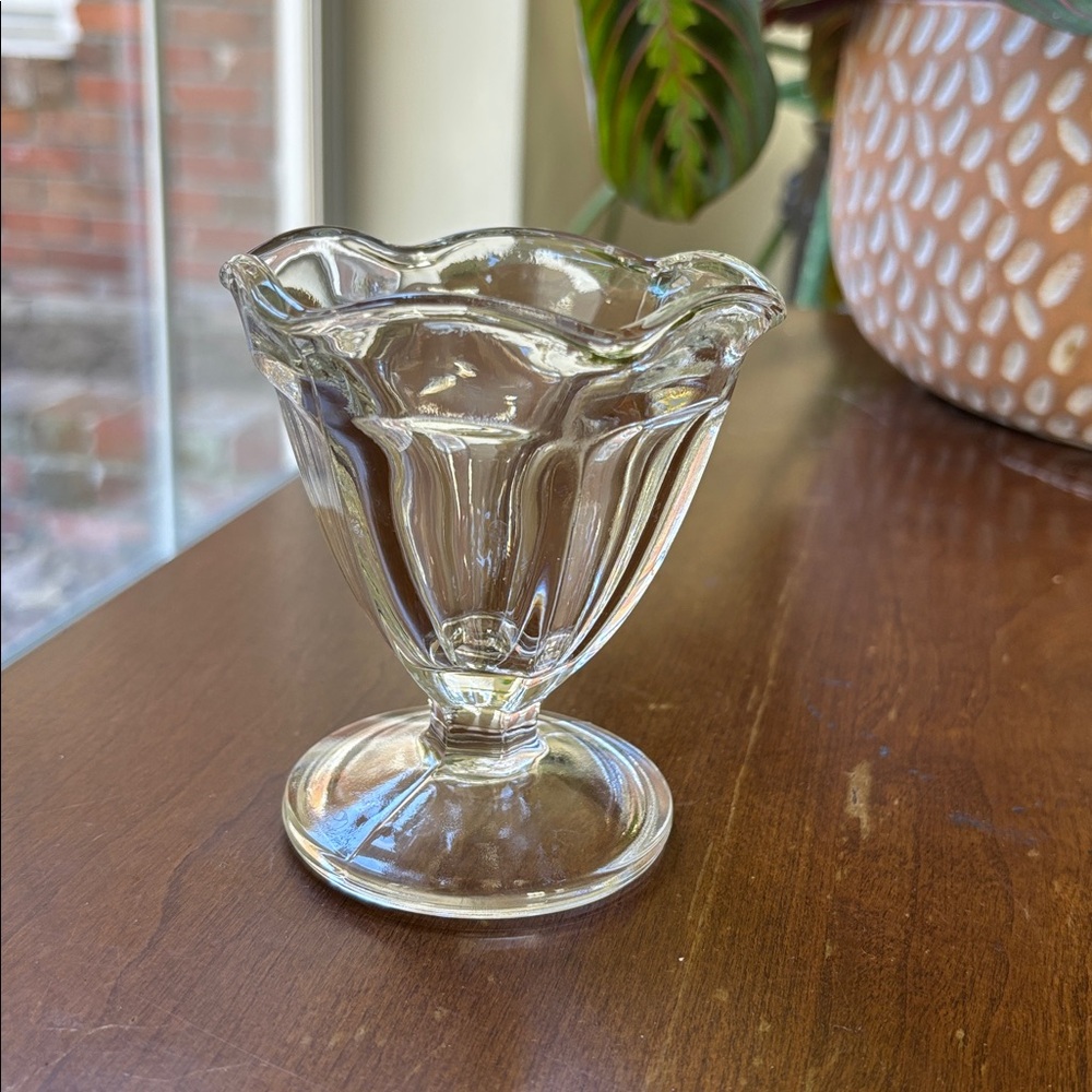 4 Anchor Hocking Petal Fluted/Lettuce Edge Pedestal Sherbet/Ice Cream Dishes - Picture 3 of 7